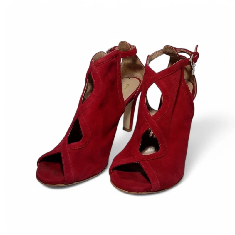 Caroline Biss - Image 2